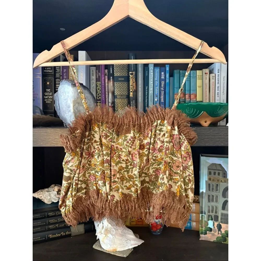NWOT Gold Hawk Floral Cropped Tank Top Size Small